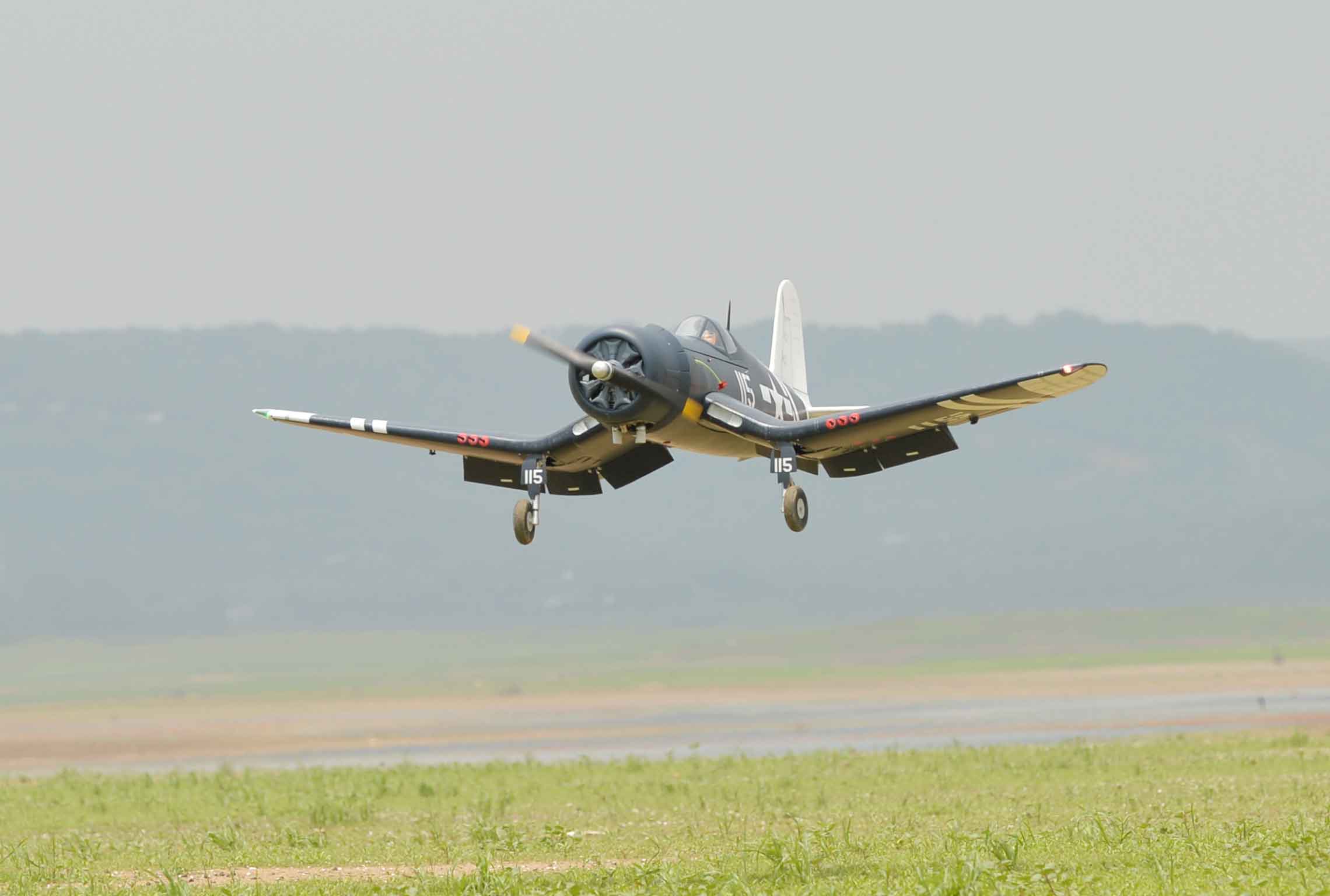black-horse-bh64-corsair-rc-flugzeug-2280mm-50-60cc-arf image 5