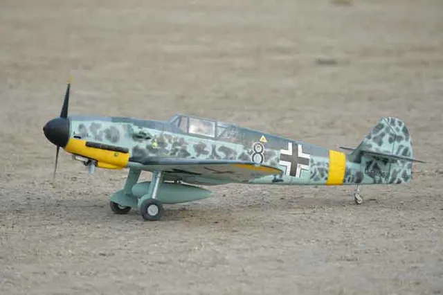 black-horse-giant-scale-bh188-bf-109g-rc-flugzeug-2255mm-50-60cc image 1