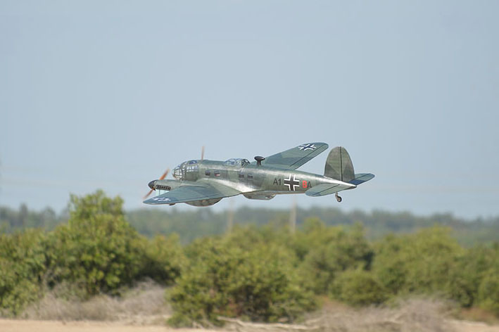 black-horse-bh184-heinkel-he-111-2500mm-arf-20cc-einziehfahrwerk image 4