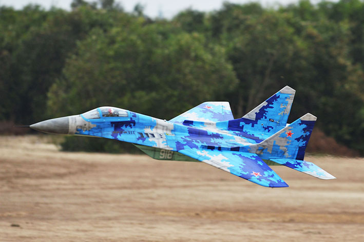 black-horse-mig-29-bh185-rc-jet-1635mm-turbine-e-fahrwerk image 7