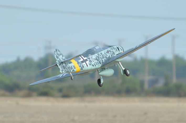 black-horse-giant-scale-bh188-bf-109g-rc-flugzeug-2255mm-50-60cc image 3