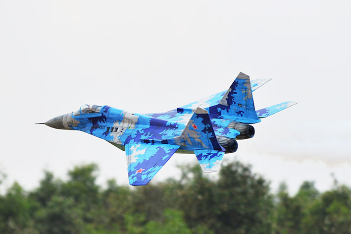 black-horse-mig-29-bh185-rc-jet-1635mm-turbine-e-fahrwerk image 1