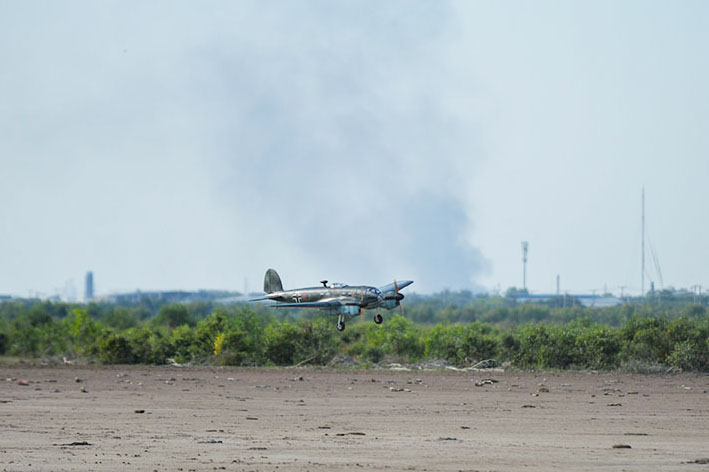 black-horse-bh184-heinkel-he-111-2500mm-arf-20cc-einziehfahrwerk image 3