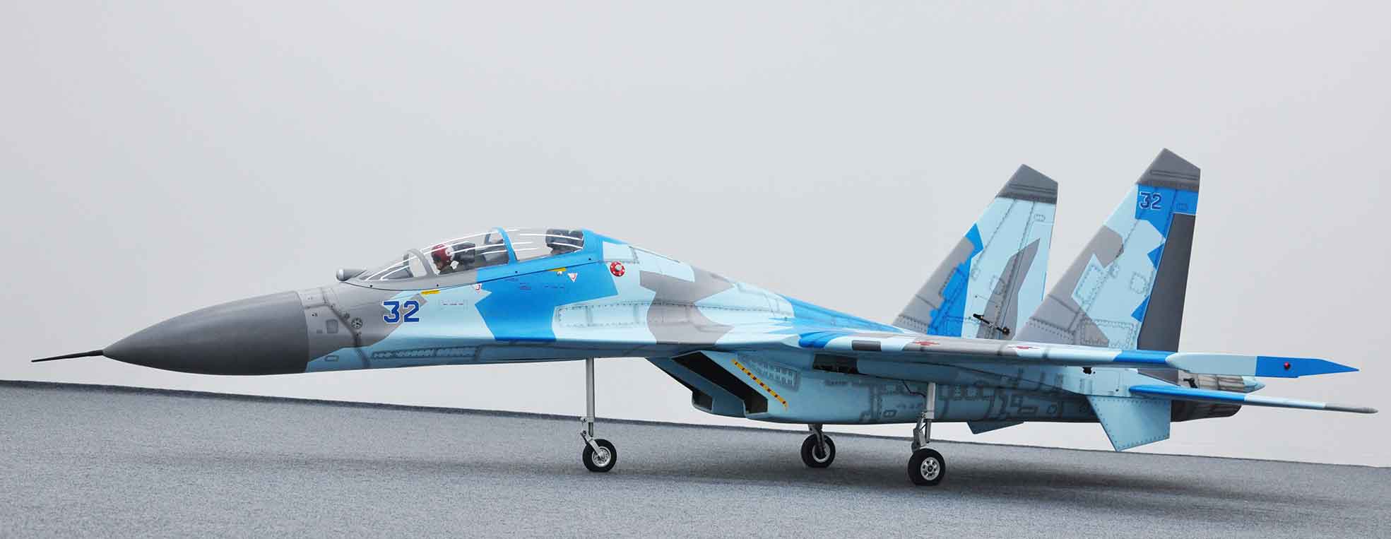 black-horse-jet-bh208-su-30-rc-turbinenjet-1725mm-120-140n image 1